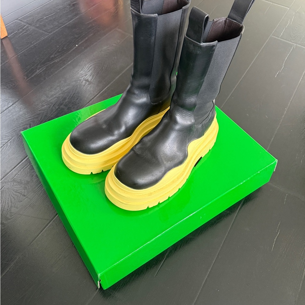 Bottega Veneta Black/Yellow Boots